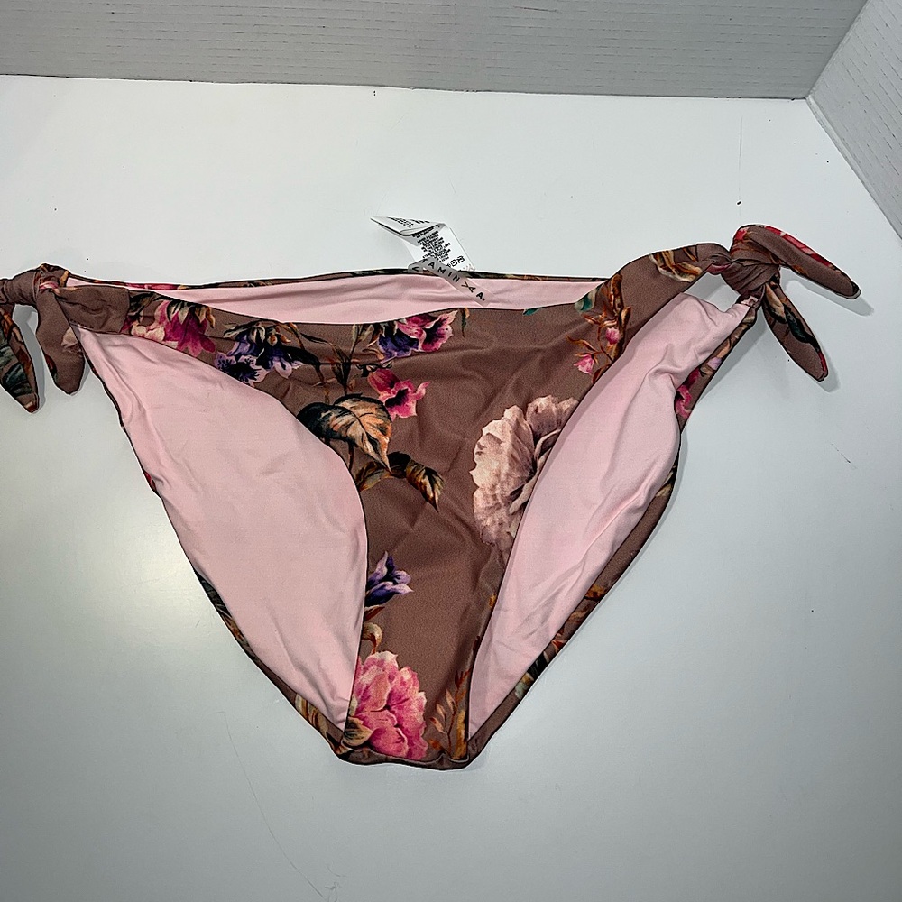 NWT Vitamin A by Amahlia Stevens Bikini Size: L/10